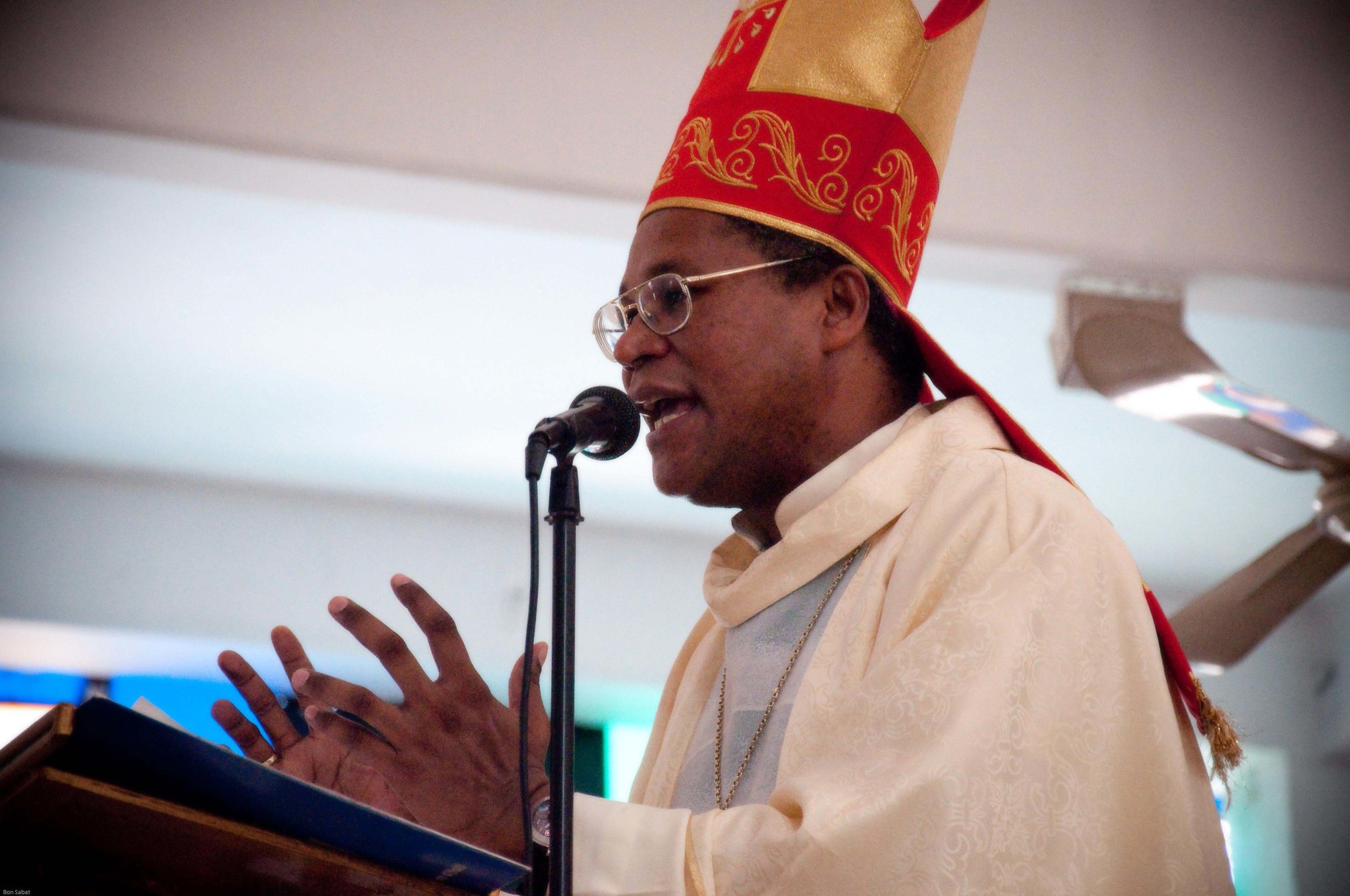 Mgr Pierre-André Dumas se retire du processus de médiation politique 